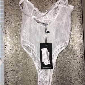 WHITE LACE INSERT HIGH LEG CUPPED BODY